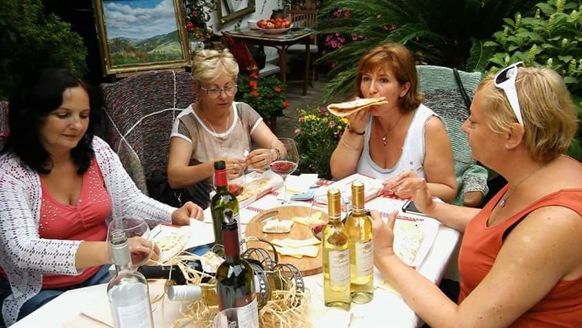 Vác Fonagy Es Walter Vendeg- Es Borhaz Bed & Breakfast エクステリア 写真