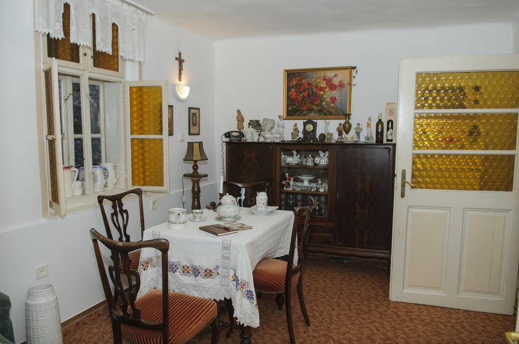 Vác Fonagy Es Walter Vendeg- Es Borhaz Bed & Breakfast エクステリア 写真