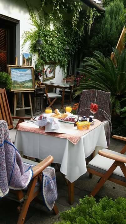 Vác Fonagy Es Walter Vendeg- Es Borhaz Bed & Breakfast エクステリア 写真