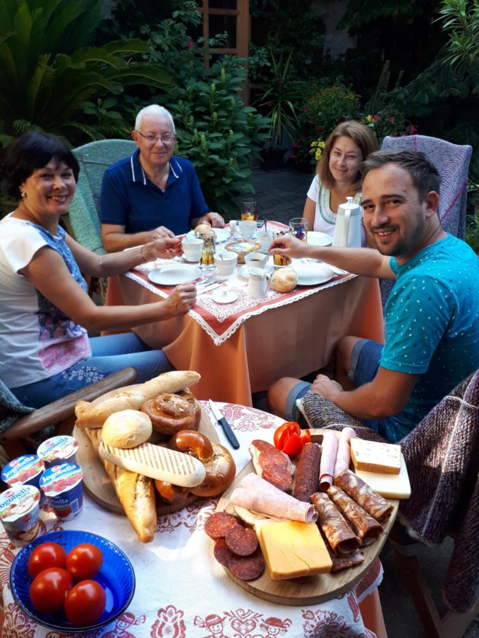 Vác Fonagy Es Walter Vendeg- Es Borhaz Bed & Breakfast エクステリア 写真