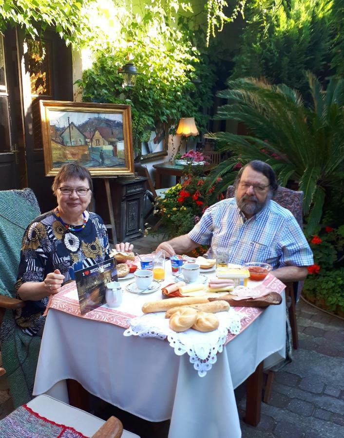 Vác Fonagy Es Walter Vendeg- Es Borhaz Bed & Breakfast エクステリア 写真